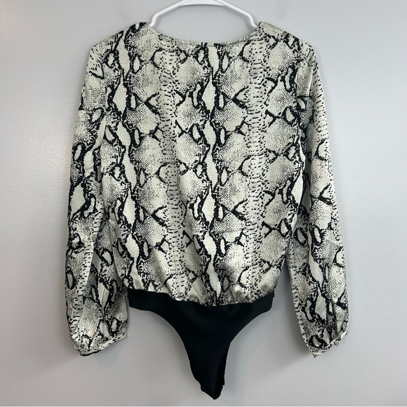 NWT BB Dakota Animal Print Satin Long Sleeve Cross Front Bodysuit Size Small - Picture 11 of 14